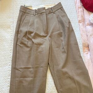Aritzia Effortless Pant